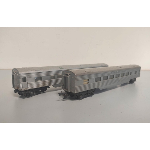 114 - Box of Tri-ang 00 gauge rolling stock comprising of six R131/132 Vista Dome Coaches, two transcontin... 