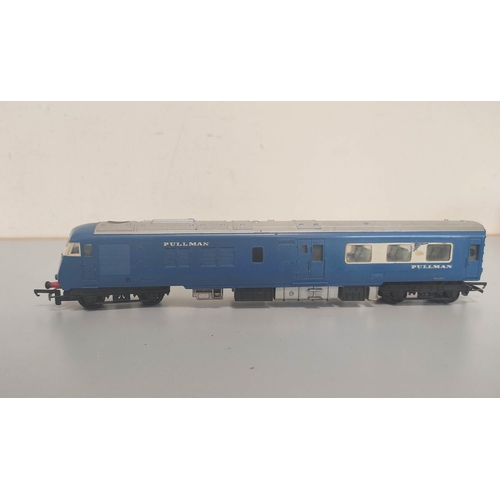 115 - Box of Tri-ang 00 gauge locomotives and rolling stock comprising of eight R555 Pullmann Diesel engin... 