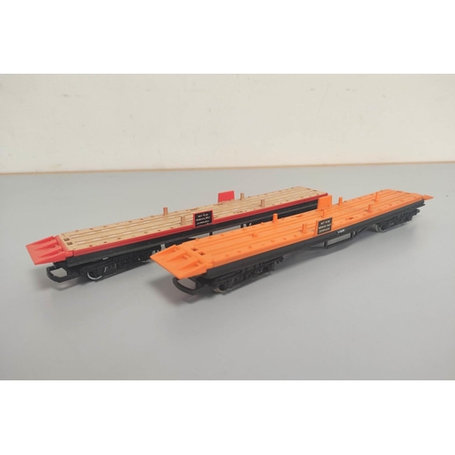 84 - Box of 00 gauge rolling stock and components, to  include car transporters to include Lima 9050, fla... 