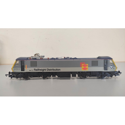 85 - Box of 00 gauge locomotives, rolling stock and components, to include Wrenn Mineral Wagon W1655, Lim... 