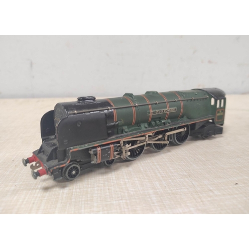 87 - Four 00 gauge Hornby Dublo locomotives and tenders to include EDLT20 Castle Class 4-6-0 'Bristol Cas... 