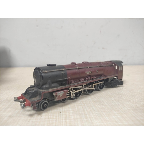 87 - Four 00 gauge Hornby Dublo locomotives and tenders to include EDLT20 Castle Class 4-6-0 'Bristol Cas... 