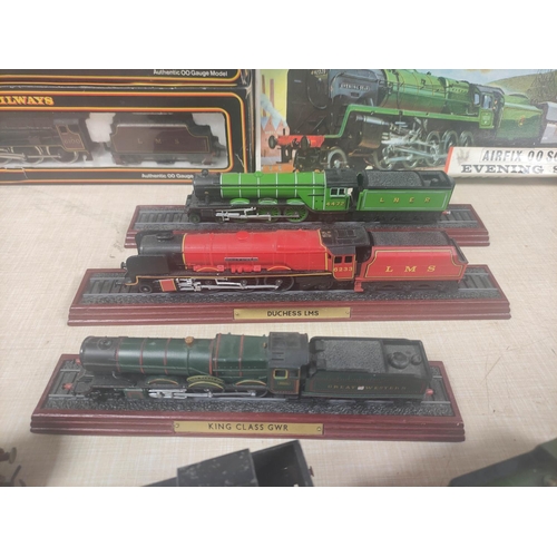 91 - Box of 00 gauge locomotives and components to include a boxed Mainline 37060 Rebuilt Scot Class 'Roy... 