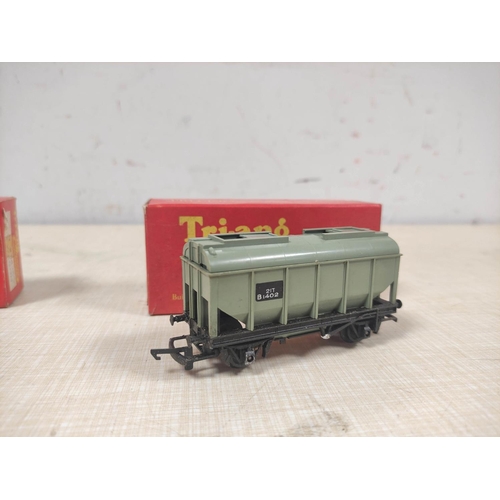 95 - Triang Railways. Eleven boxed 00/H0 gauge rolling stock comprising of Brake Van R124, Goods Truck R1... 