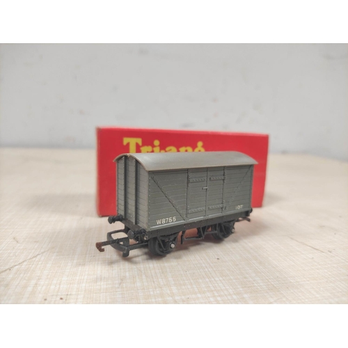 95 - Triang Railways. Eleven boxed 00/H0 gauge rolling stock comprising of Brake Van R124, Goods Truck R1... 