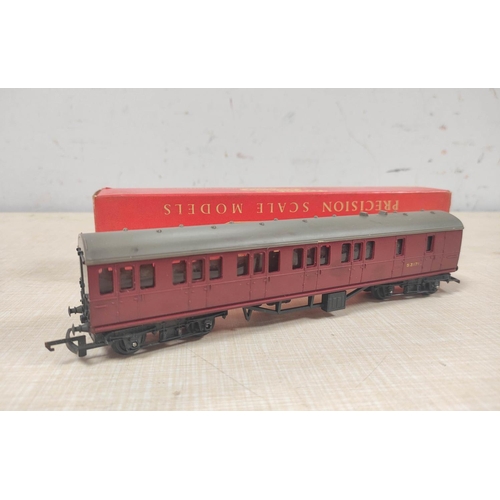 96 - Triang Railways. Seven boxed 00/H0 gauge rolling stock comprising of Suburban Brake Van R120, Utilit... 