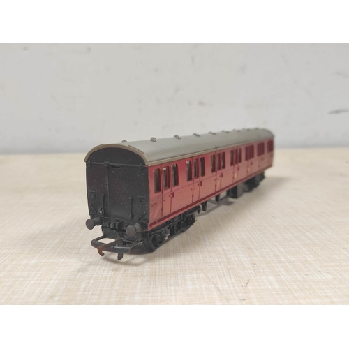 96 - Triang Railways. Seven boxed 00/H0 gauge rolling stock comprising of Suburban Brake Van R120, Utilit... 