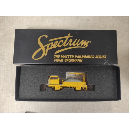 98 - Bachmann. Five boxed 00 gauge models to include Bachmann Spectrum Self Propelled Ballast Regulator 1... 