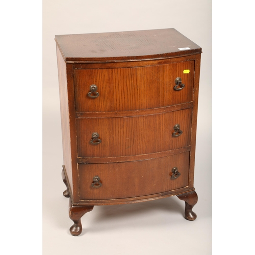 526 - Three drawer mahogany side unit h69cm d34cm w47cm