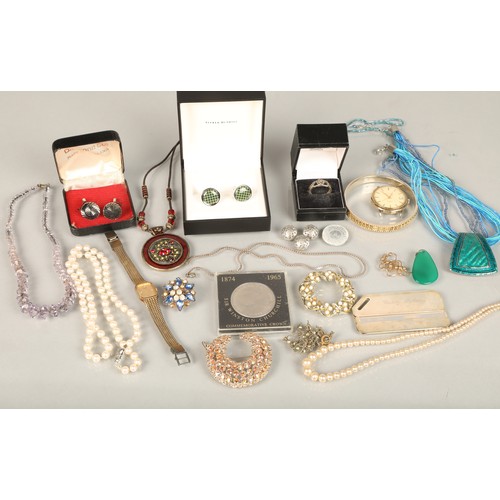 136 - Box of assorted costume jewellery