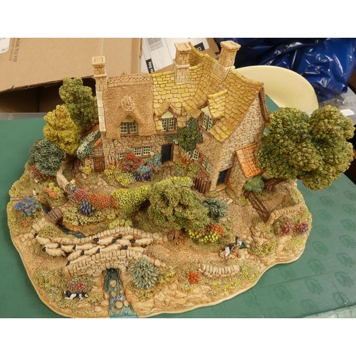 200 - Lilliput Lane 'Pasture's New' and 'Old Mother Hubbard's' wih original boxes