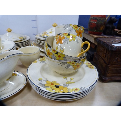 15 - Crown Ducal 'Sunburst' pattern part tea and dinner service.