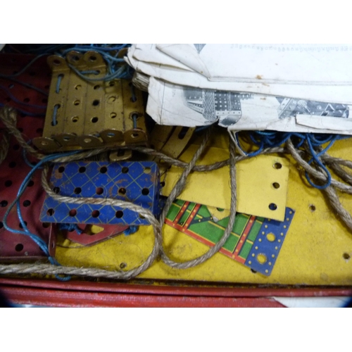 18 - Assorted children's games to include a Meccano set, Codeg cash register and other toys.