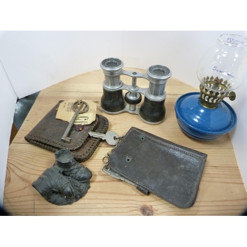 91 - Brass oil lamp with glass funnel, smoking pipes, oil lamp insert, opera glasses etc.