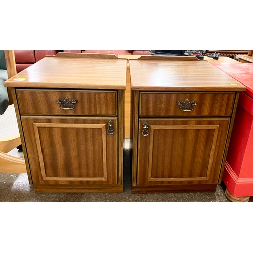 546 - Pair mahogany bedside units 60cm h