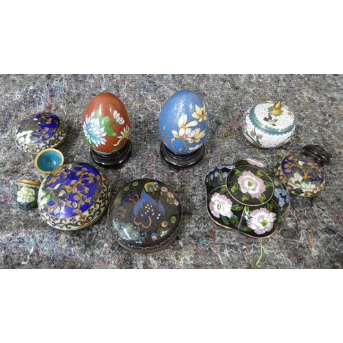 423 - Collection of cloisonné to include trinket boxes.