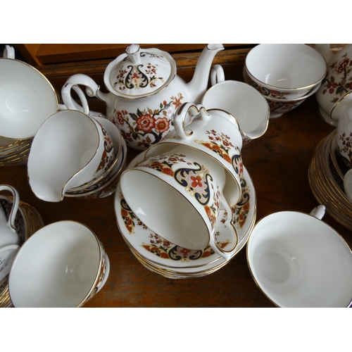 463 - Extensive floral decorated tea set