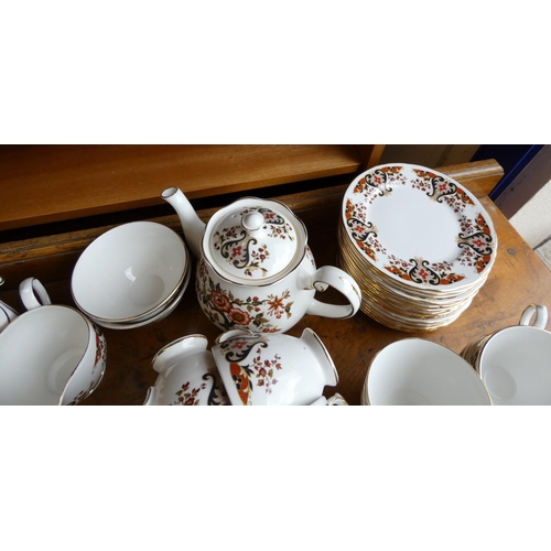 463 - Extensive floral decorated tea set