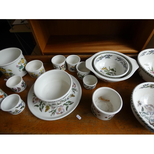 473 - Collection of Portmeirion 'Botanic' pattern ceramics to include mixing bowls, ramekins etc