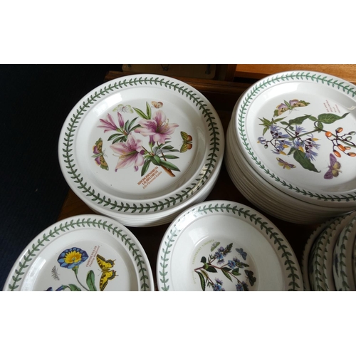 474 - Portmeirion 'Botanic' pattern dinner service