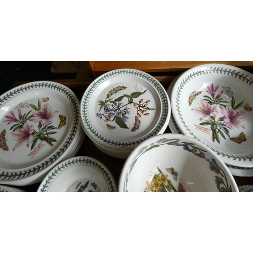 474 - Portmeirion 'Botanic' pattern dinner service