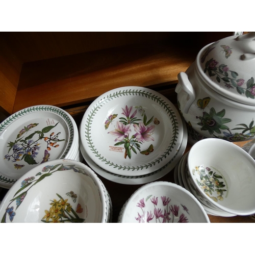 474 - Portmeirion 'Botanic' pattern dinner service