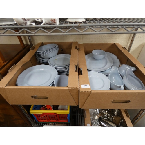 553 - Quantity of Johnson Brothers dinner wares.