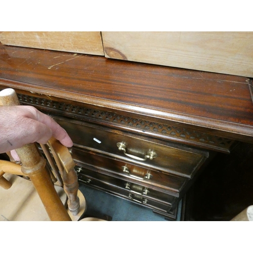 557 - Reproduction chest of four drawers on bracket feet.