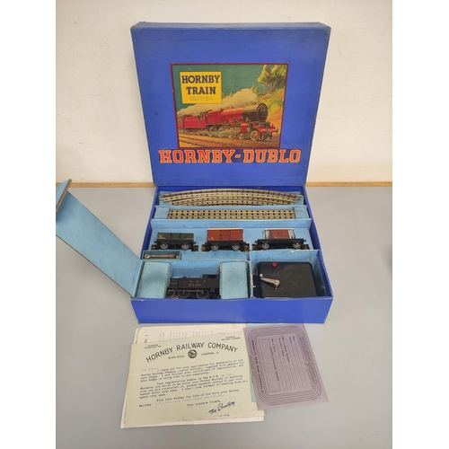 372 - Hornby Dublo EDG7 Tank Goods Train Set with box and instructions.