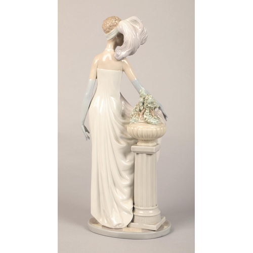 22 - Lladro Art Deco woman, and young girl with hat (2)