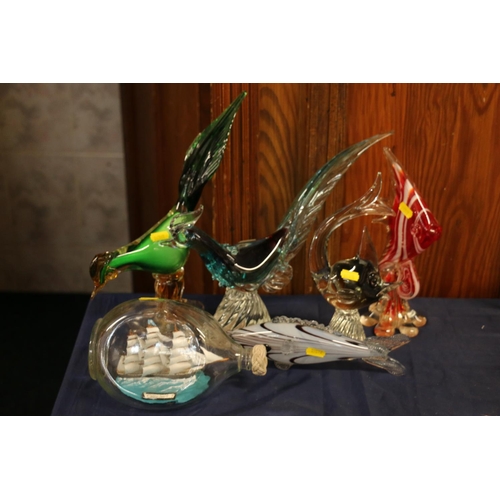 32 - Murano style Art Glass models to include two birds and three fish, also a model of the Cutty Sark in... 