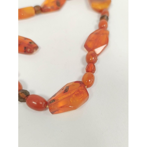 110 - Amber bead necklet, 24g.