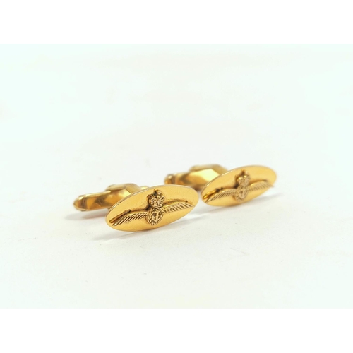 59 - Pair of 9ct gold RAF cuff links, swivel, by Bensons, 1962, 8g.