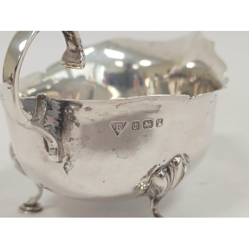 71 - Silver sauce boat on pad feet, 1908, 94g.