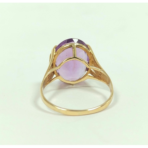 76 - 9ct gold amethyst ring, size 'Q½'.