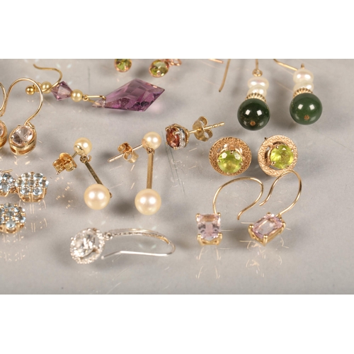 90 - Assorted semi precious gem set earrings in Aspinal of London jewellery box