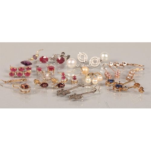 93 - Assortment of earrings