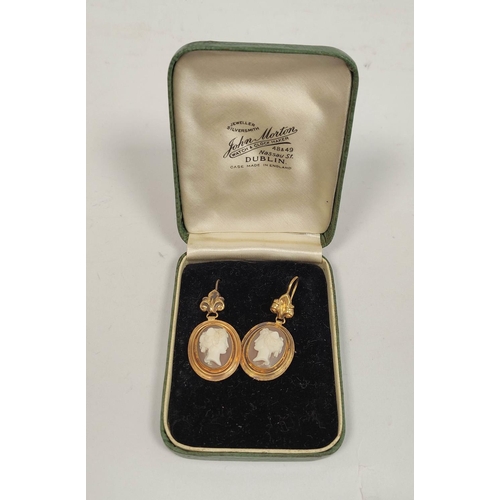 124 - Pair of Victorian cameo drop earrings, in gold.