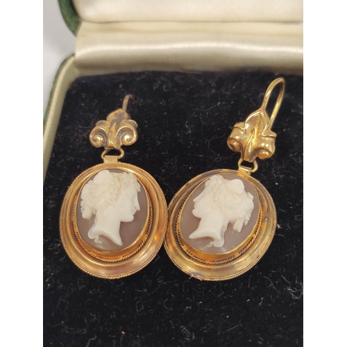 124 - Pair of Victorian cameo drop earrings, in gold.