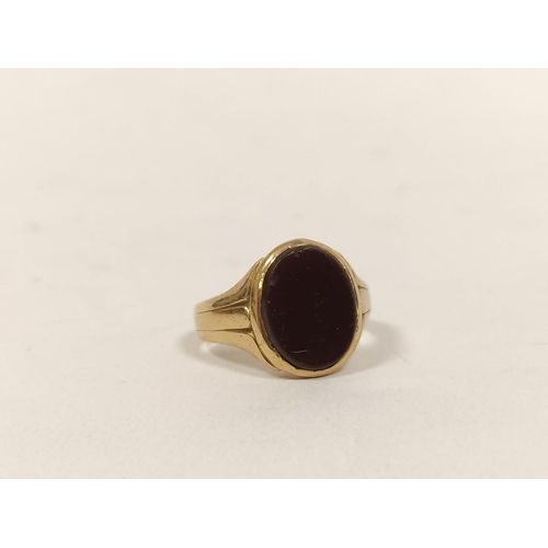 128 - Carnelian signet ring in 18ct gold, 1889, size L, 6.5g gross.