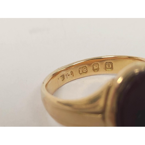 128 - Carnelian signet ring in 18ct gold, 1889, size L, 6.5g gross.