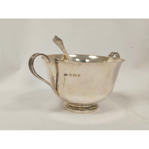 136 - Silver plain porringer with loop handles and a trefid spoon by Elkington, 1929, 212g, cased.  (... 