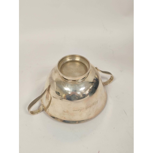 136 - Silver plain porringer with loop handles and a trefid spoon by Elkington, 1929, 212g, cased.  (... 