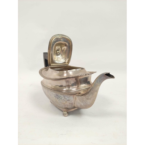 141 - Silver teapot of boat shape, Chester, 1913, 626g.