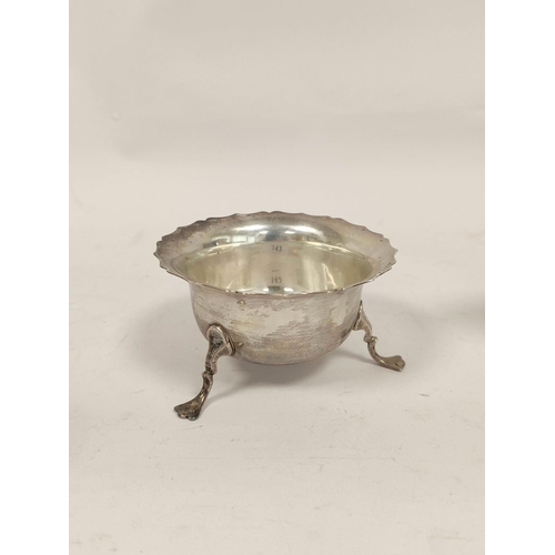 143 - Silver sugar bowl with cut edge and the matching cream jug, Chester, 1912, 226g.  (2)