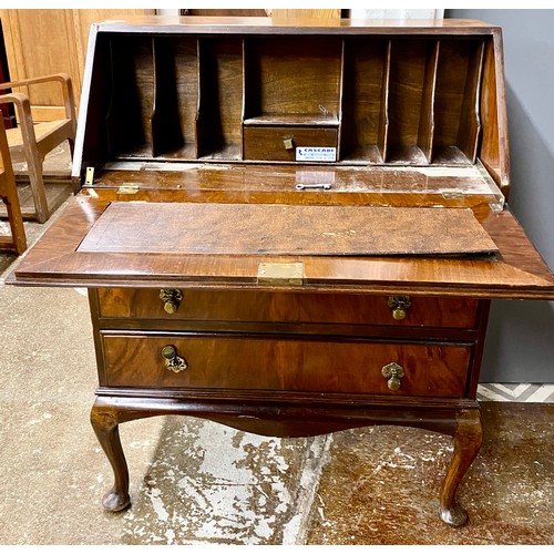 599 - Mahogany bureau