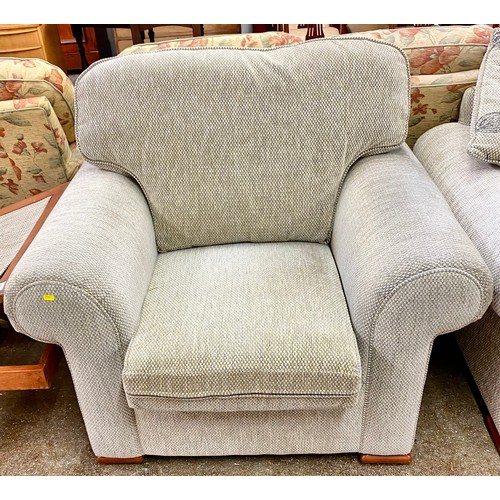 595 - Two seater sofa with matching arm chair. (2)