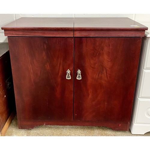 623 - Mahogany hostess trolly