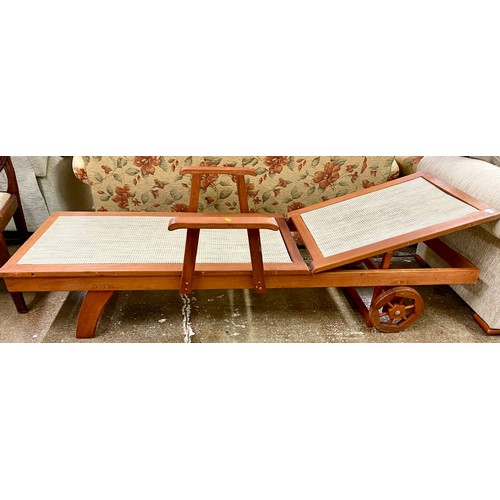 596 - Retro style deck sunlounger with wheel