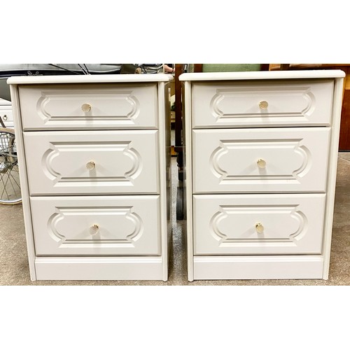 607 - Pair of cream bedside tables (2)